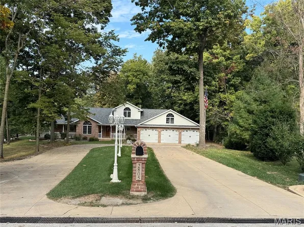 2805 Bear Creek Dr, Vandalia, IL 62471