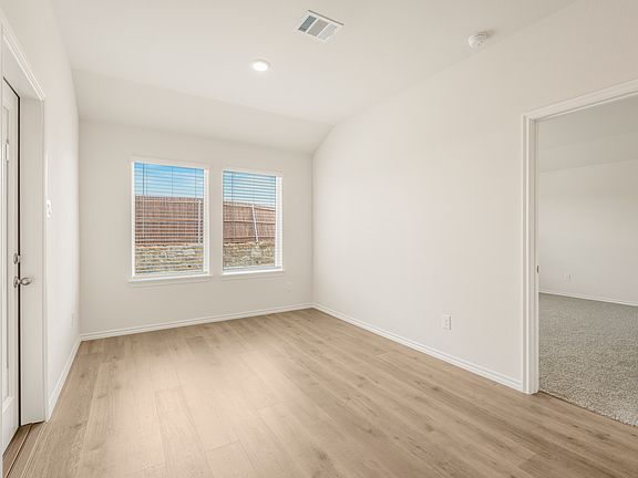 3rd image of 617 Camden Dr