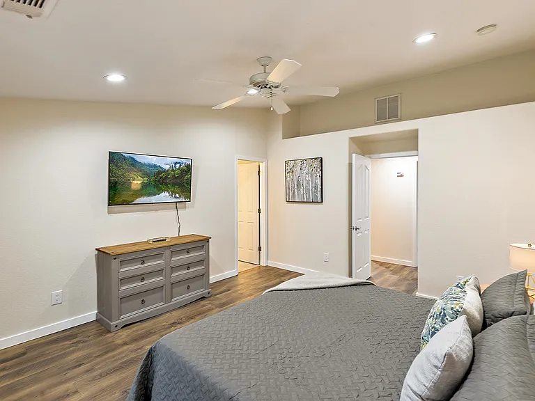 2327 Jeremy St — Photo 5