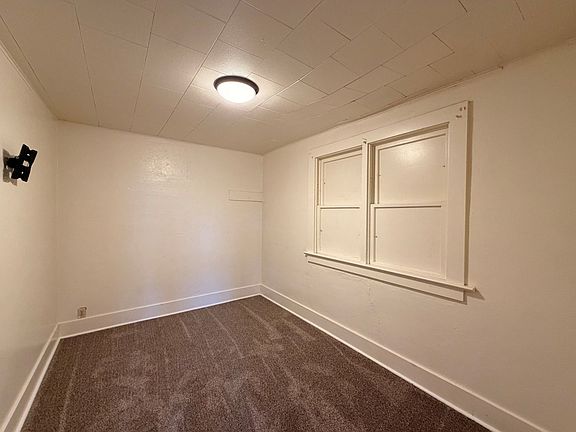 3rd image of 421 SE Main St APT 3