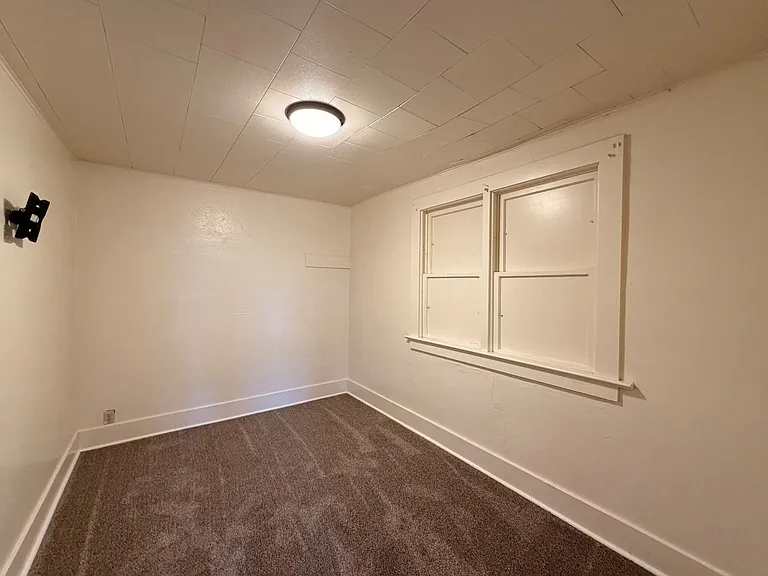 421 SE Main St #15 — Photo 3