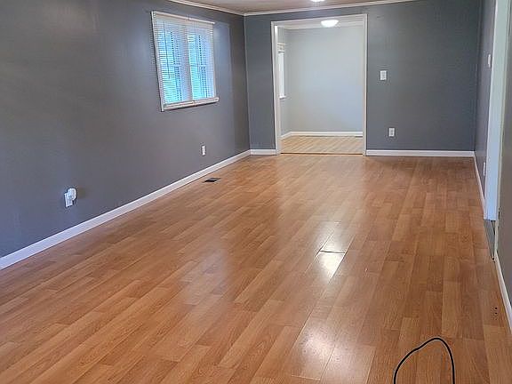 4th image of 809 E Illinois Ave