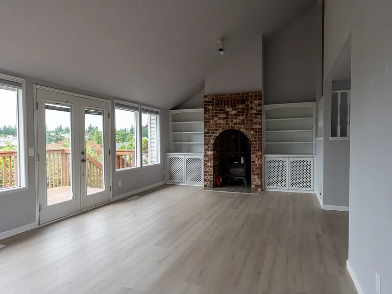 Main room / dining room
