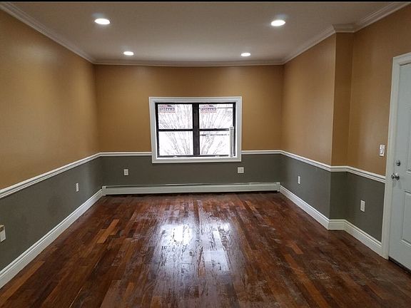 5th image of 931 E 213th St APT 3