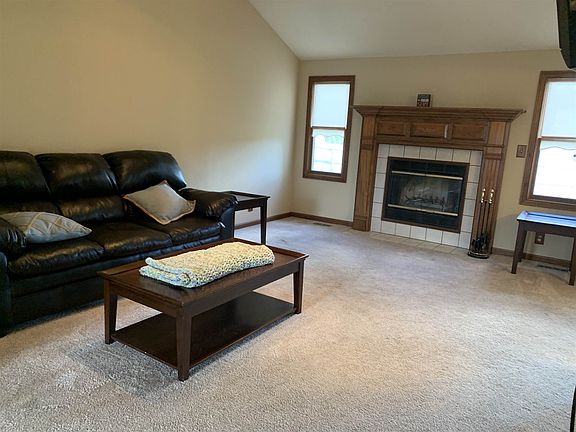 2nd image of 2835 Fox Hollow Ct
