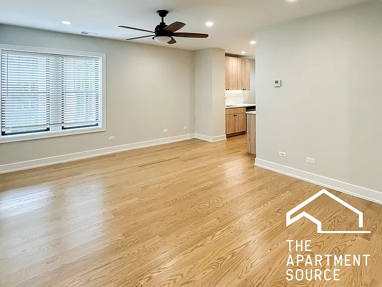 1908 W Winnemac Ave #2 — Photo 2