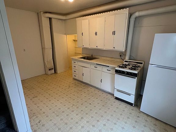 2nd image of 327-329 9th St S #901