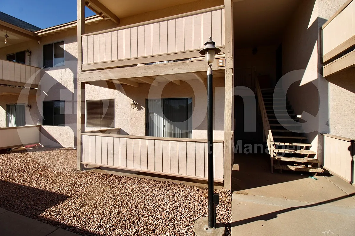 2 bed, 2.0 bath, 779 sqft, $1,350 — Photo 2