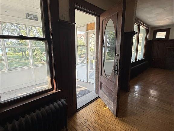 4th image of 3026 Sandwich St