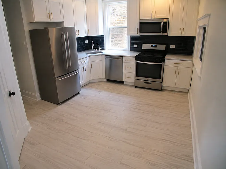 4838 N Claremont Ave #2 — Photo 5