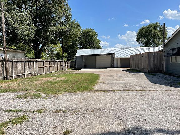 3rd image of 232 Weisenberger Dr #1