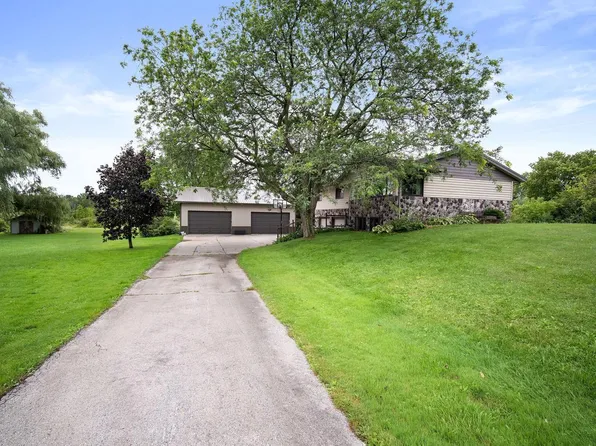 1423 Paradise DRIVE, West Bend, WI 53095