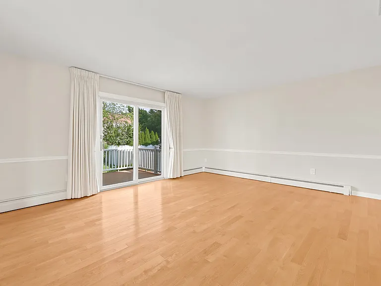 60 Oakland Ave — Photo 7