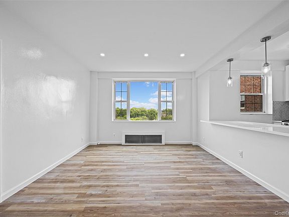 4th image of 220 Pelham Rd APT 6P
