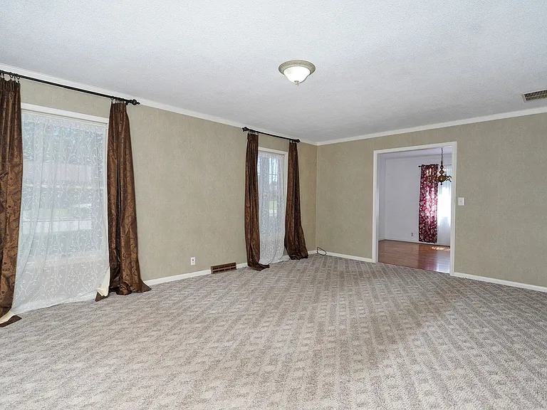 612 E Glendale St — Photo 9