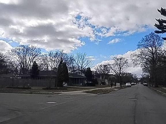 3rd image of 316 E 44th St