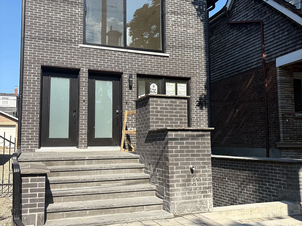249 Silverthorn Ave #LOWER
