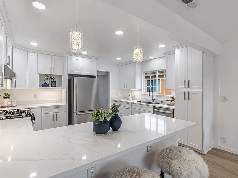 1227 Madera Ave — Photo 1