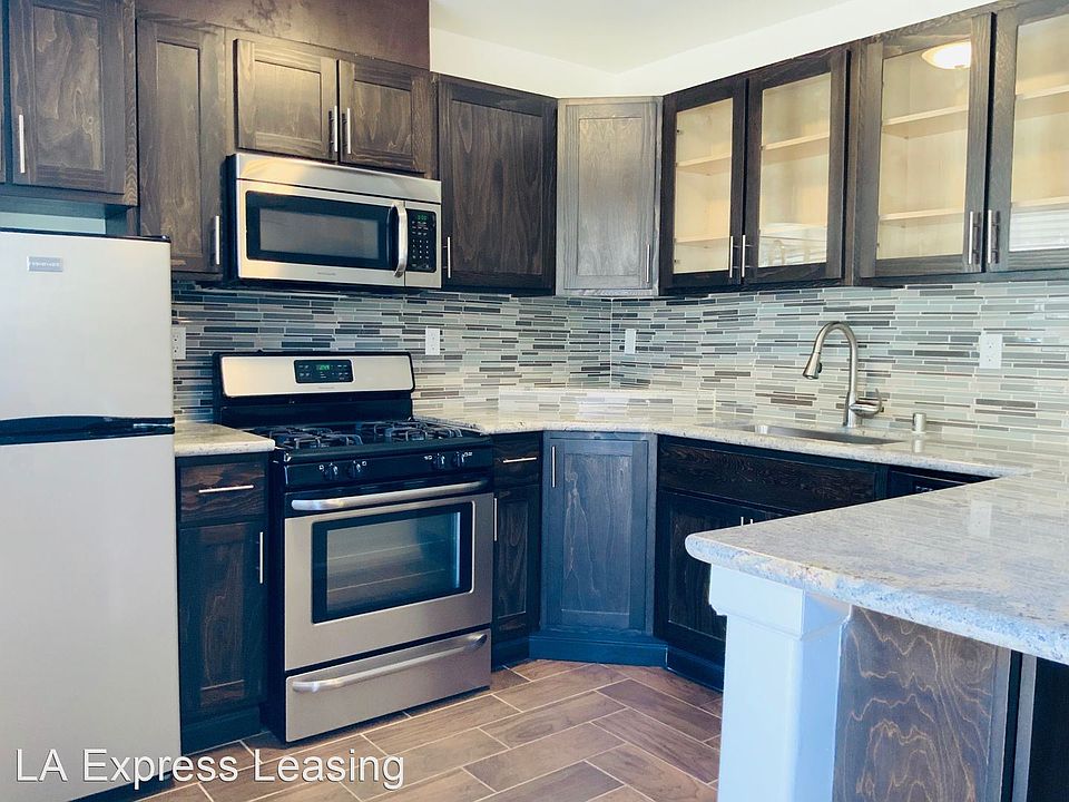2nd image of 3528 W Adams Blvd #61