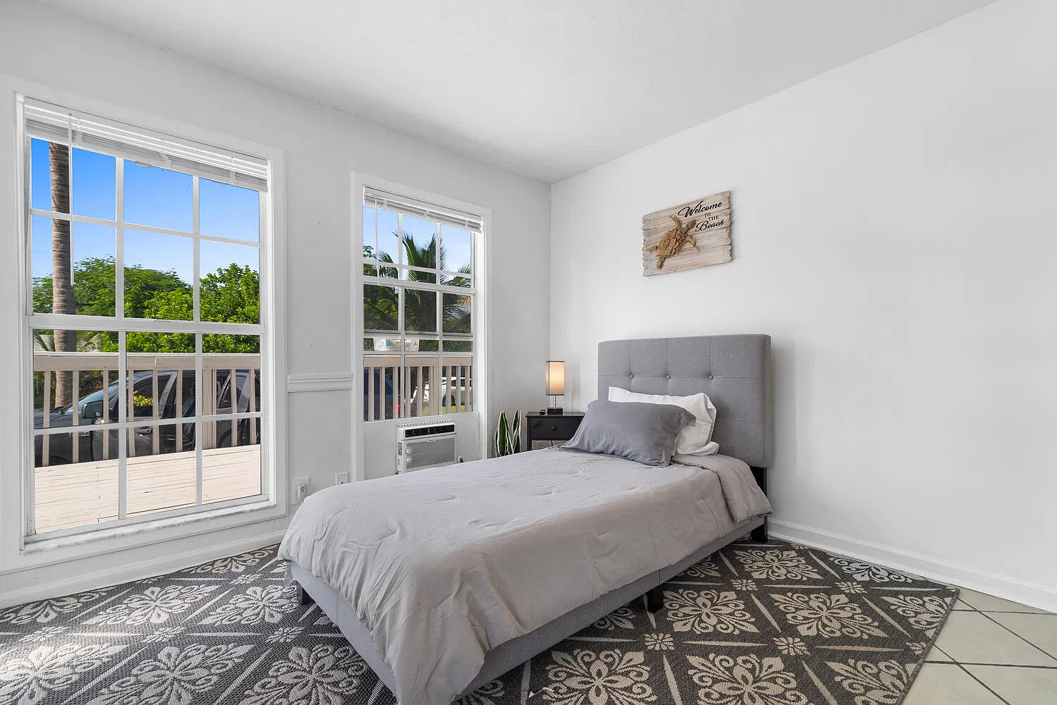 Studio, 300 sqft, $1,300 — Photo 1