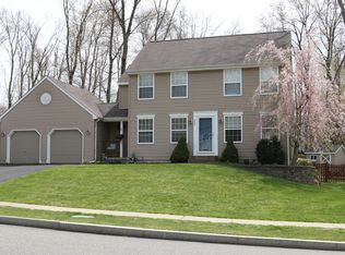 236 Meadowbrook Dr, Manchester, CT 06042