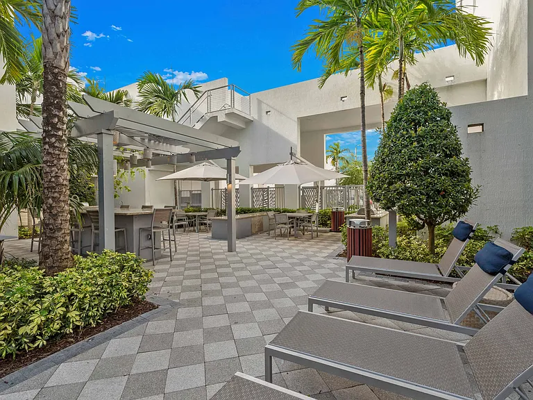 ArtSquare at Hallandale — Photo 49