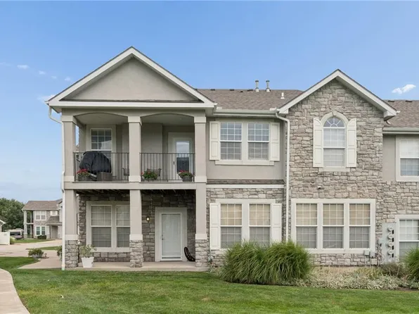 15945 S Crestview Dr, Olathe, KS 66062