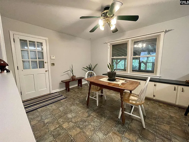 1522 Bradley Dr — Photo 9