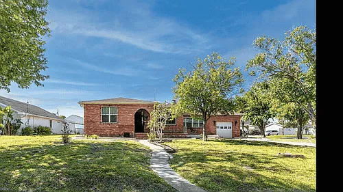 2524 W Leroy St Photo 1