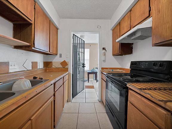 4th image of 1709 Patricia St