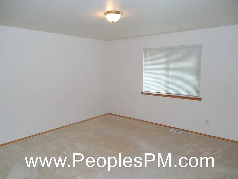 25923 201st Ct SE — Photo 6
