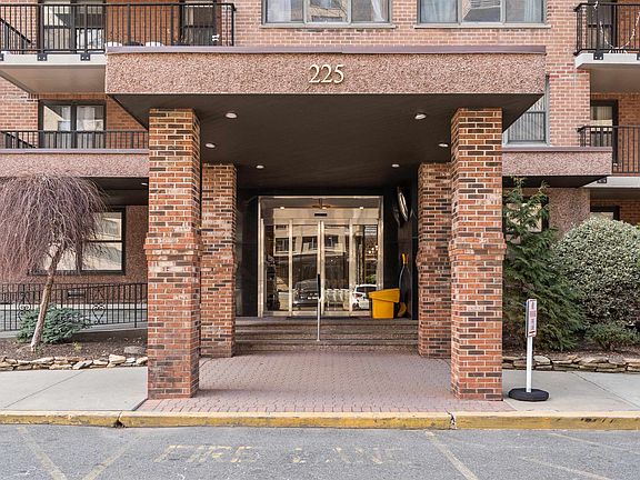 2nd image of 225 Saint Pauls Ave APT 2C
