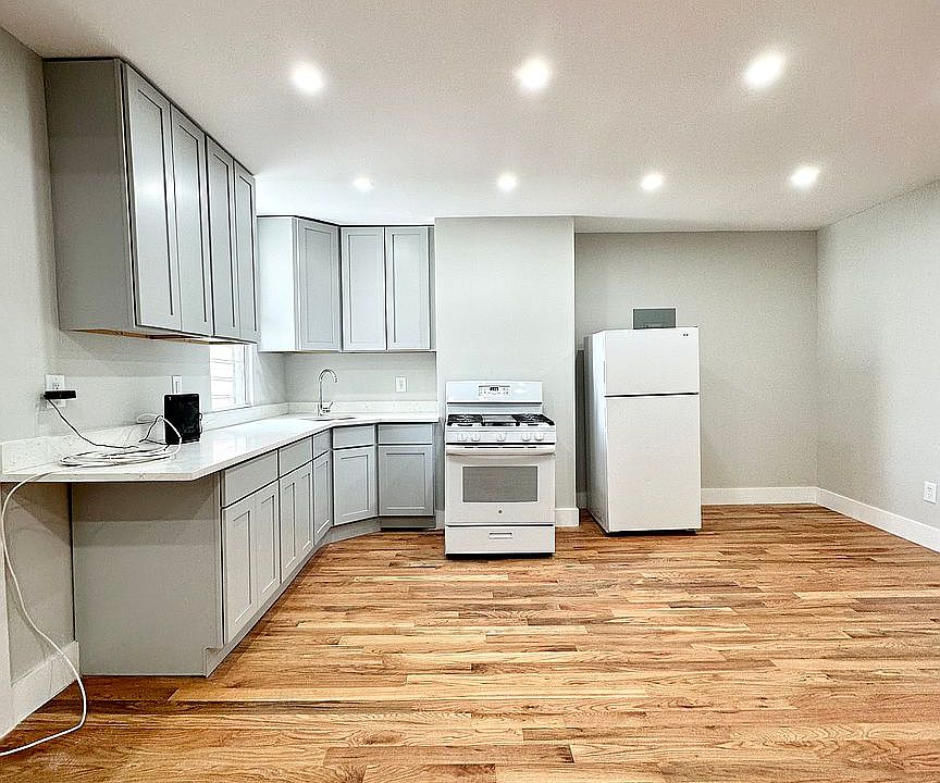 1st image of 2421 Dean St #3