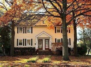 1359 Greenwood Ave, Deerfield, IL 60015