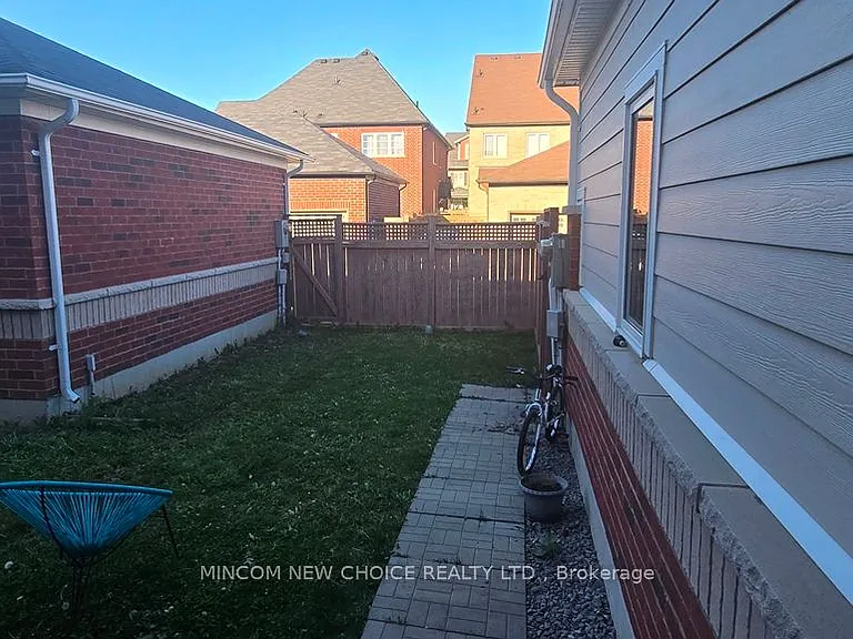 59 Lawrence Pilkington Ave — Photo 14