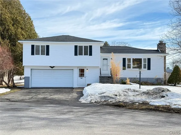 810 Hillview Dr, Herkimer, NY 13350