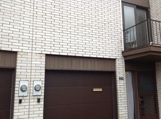 121 McKnight Rd N #M, Saint Paul, MN 55119