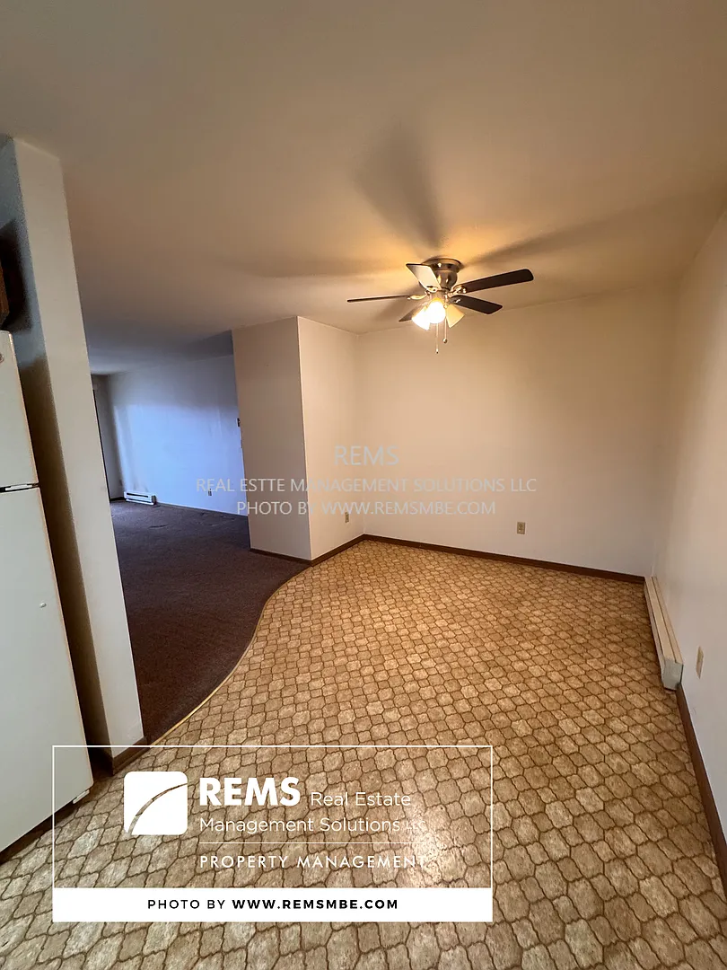 1045 Oak Street — Photo 2