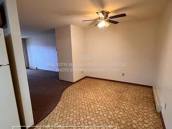2nd image of 1045 Oak St