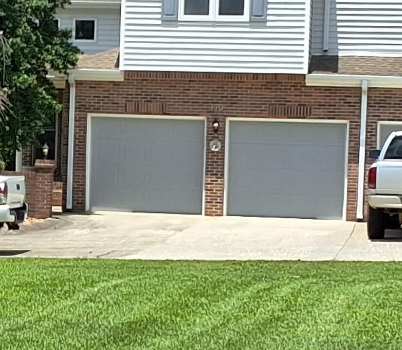1st image of 170 Courtyard Ln NE