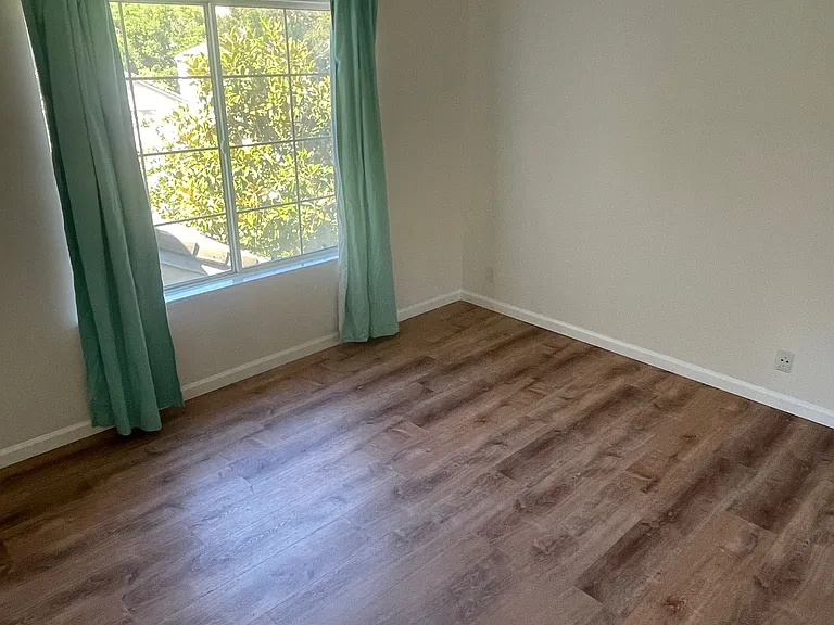 545 Glasgow Cir — Photo 22
