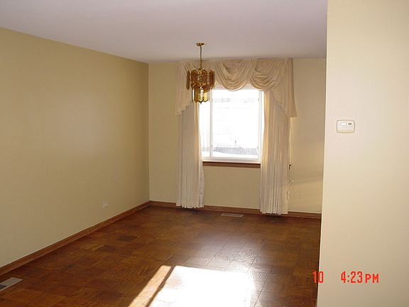 4th image of 235 Grant St