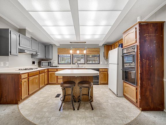 4th image of 103 N Chicago St