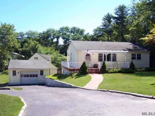 266 Sylvan Dr, Wading River, NY 11792