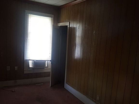 2nd image of 913 N 12th St