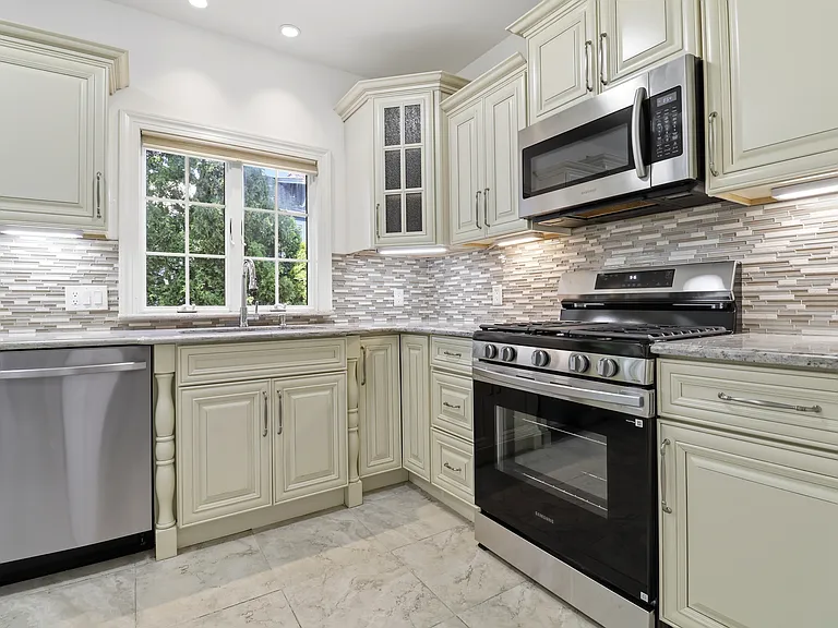 519 Summit Ave — Photo 6