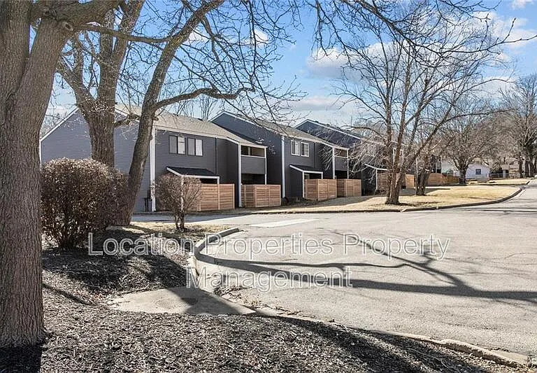 1502 W 25th Ct #D3 — Photo 3