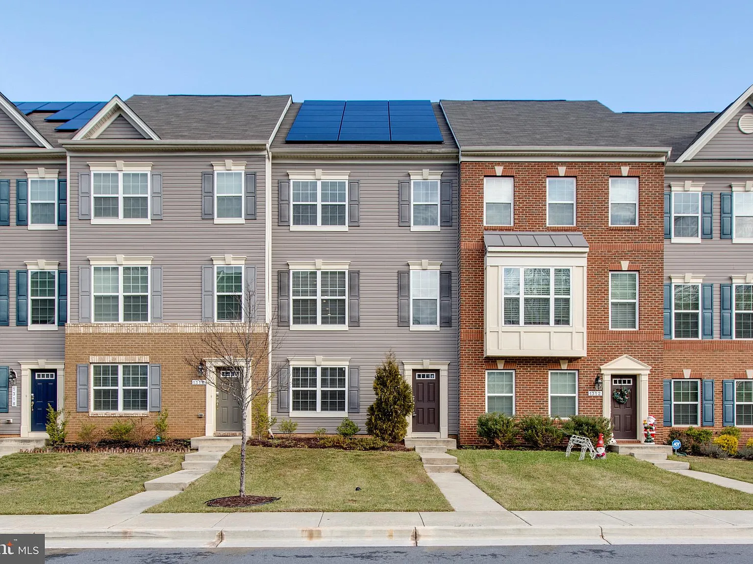 3 bed, 4.0 bath, 2000 sqft, $3,200 — Photo 1