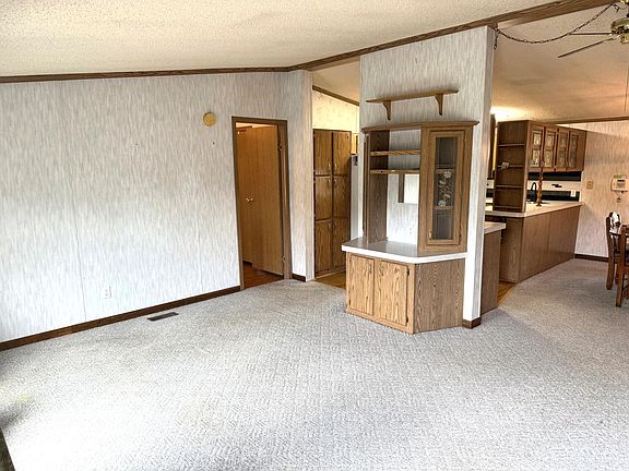 5th image of 488 Willow St