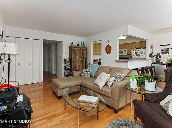 3rd image of 234 W Court Of Shorewood APT 3B